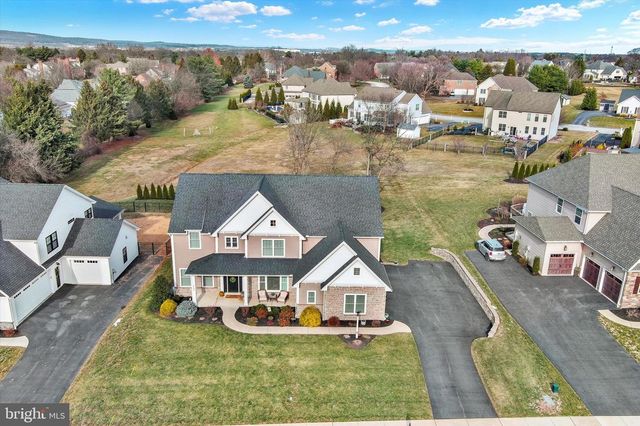 2584 HEPPLEWHITE DR, York, PA 17404