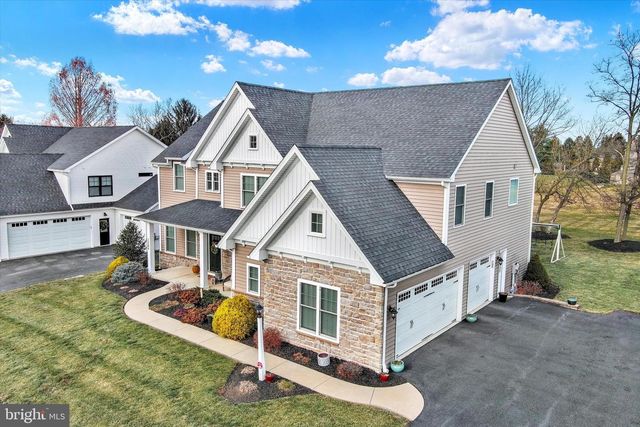 2584 HEPPLEWHITE DR, York, PA 17404