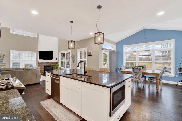 2584 HEPPLEWHITE DR, York, PA 17404