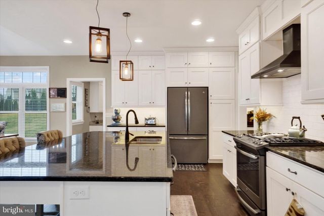 2584 HEPPLEWHITE DR, York, PA 17404