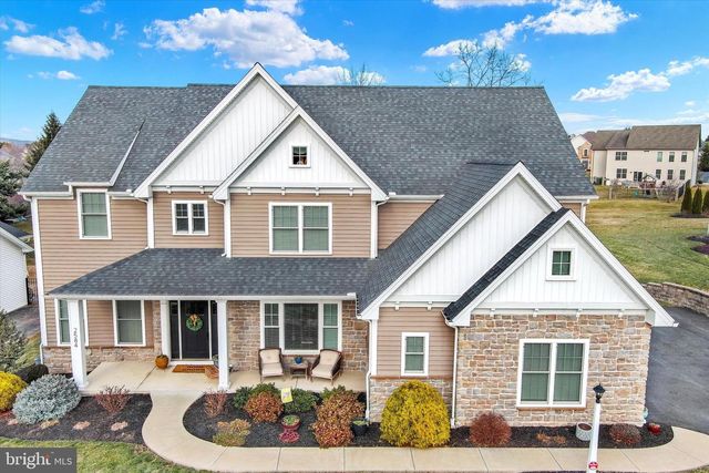 2584 HEPPLEWHITE DR, York, PA 17404