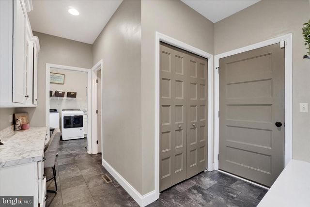 2584 HEPPLEWHITE DR, York, PA 17404