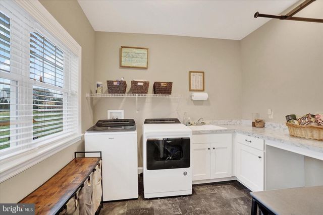 2584 HEPPLEWHITE DR, York, PA 17404