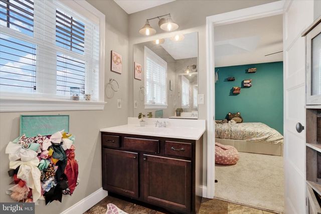 2584 HEPPLEWHITE DR, York, PA 17404