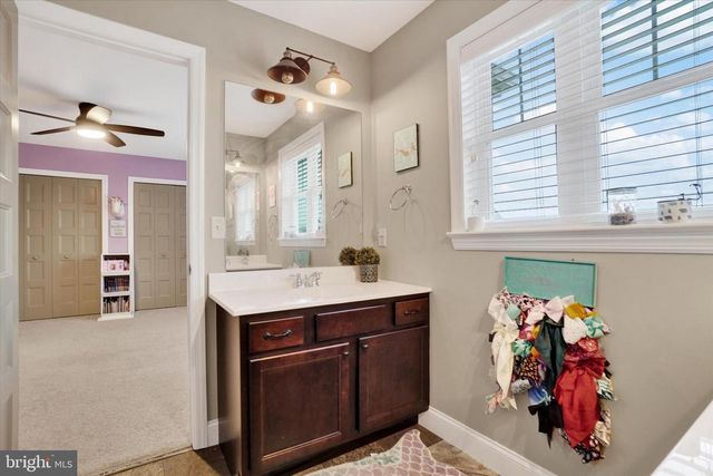 2584 HEPPLEWHITE DR, York, PA 17404