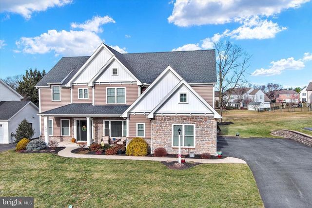 2584 HEPPLEWHITE DR, York, PA 17404