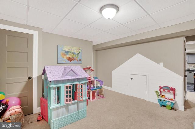 2584 HEPPLEWHITE DR, York, PA 17404