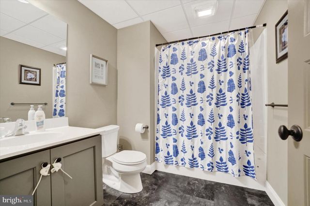 2584 HEPPLEWHITE DR, York, PA 17404