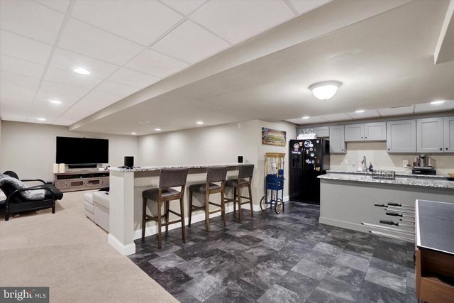 2584 HEPPLEWHITE DR, York, PA 17404