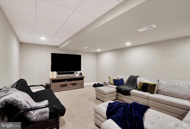 2584 HEPPLEWHITE DR, York, PA 17404