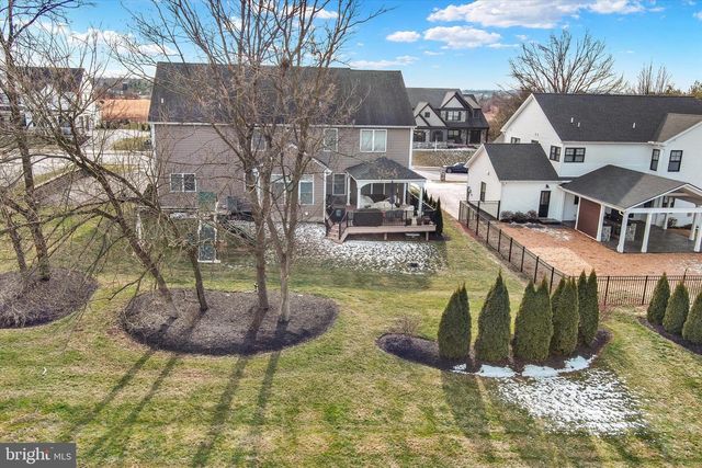 2584 HEPPLEWHITE DR, York, PA 17404