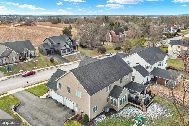 2584 HEPPLEWHITE DR, York, PA 17404