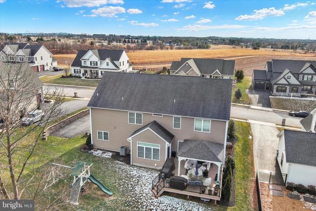 2584 HEPPLEWHITE DR, York, PA 17404