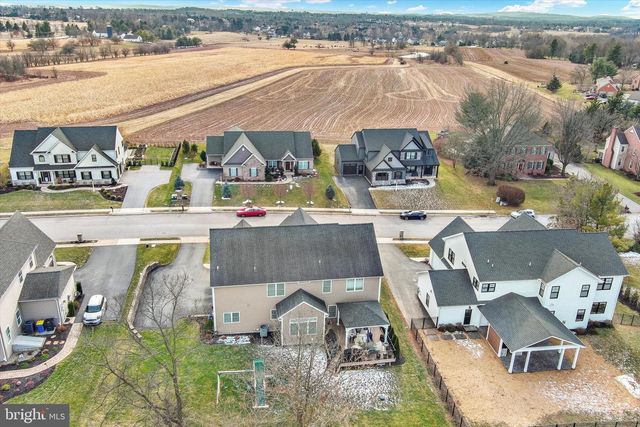 2584 HEPPLEWHITE DR, York, PA 17404