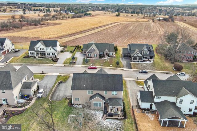 2584 HEPPLEWHITE DR, York, PA 17404