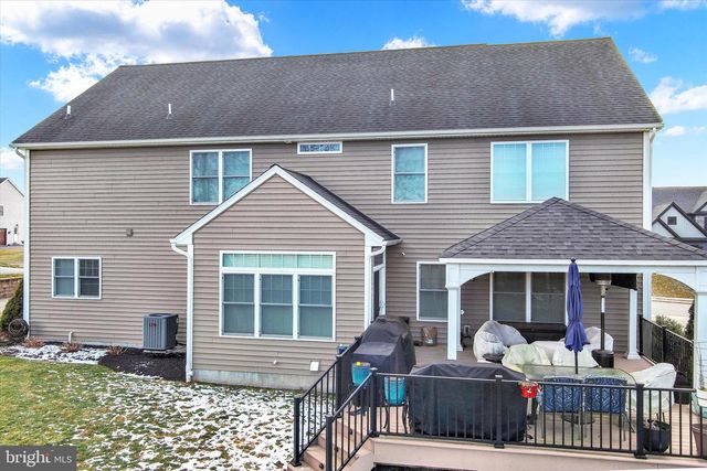 2584 HEPPLEWHITE DR, York, PA 17404