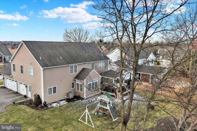 2584 HEPPLEWHITE DR, York, PA 17404