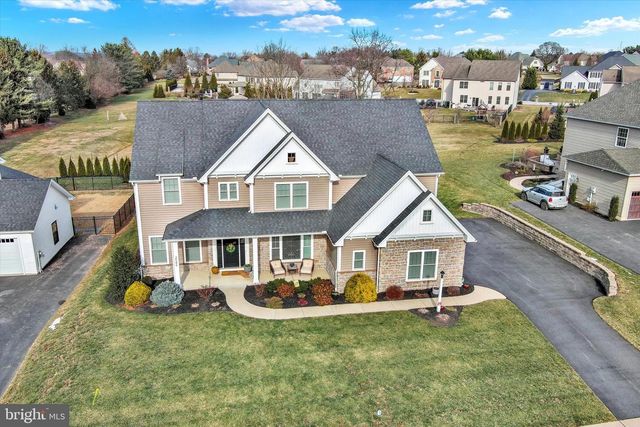 2584 HEPPLEWHITE DR, York, PA 17404