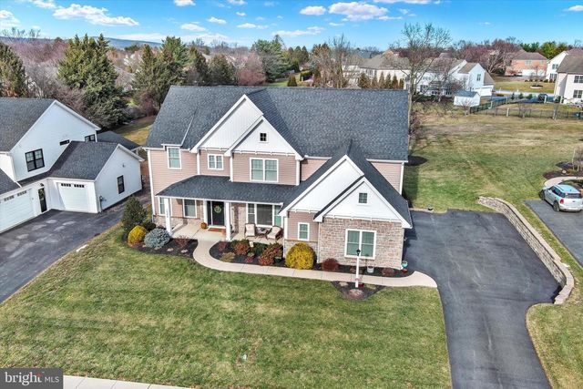 2584 HEPPLEWHITE DR, York, PA 17404