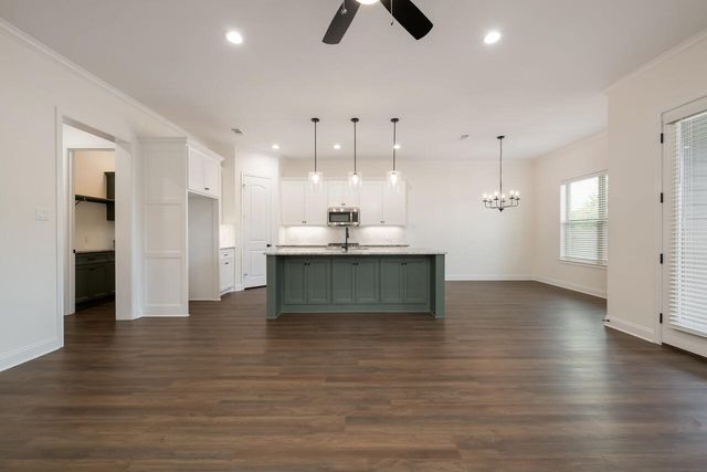 336 Camellia Drive, Hewitt, TX 76643