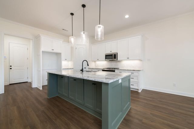 336 Camellia Drive, Hewitt, TX 76643