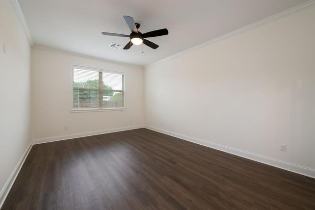 336 Camellia Drive, Hewitt, TX 76643