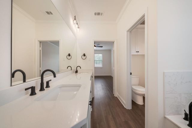 336 Camellia Drive, Hewitt, TX 76643