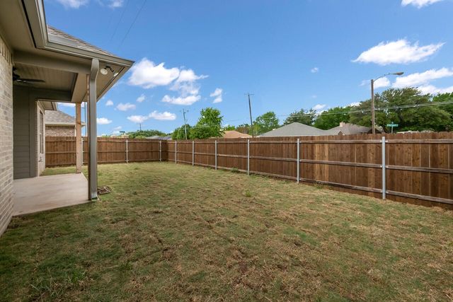 336 Camellia Drive, Hewitt, TX 76643