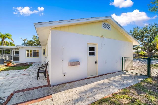 803 PLUM TREE LANE, Sarasota, FL 34243