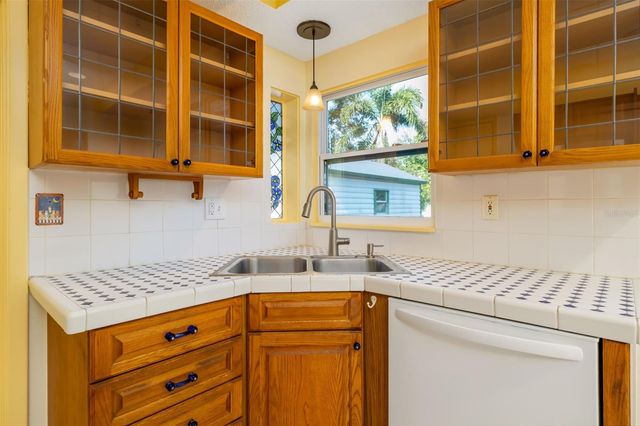 803 PLUM TREE LANE, Sarasota, FL 34243