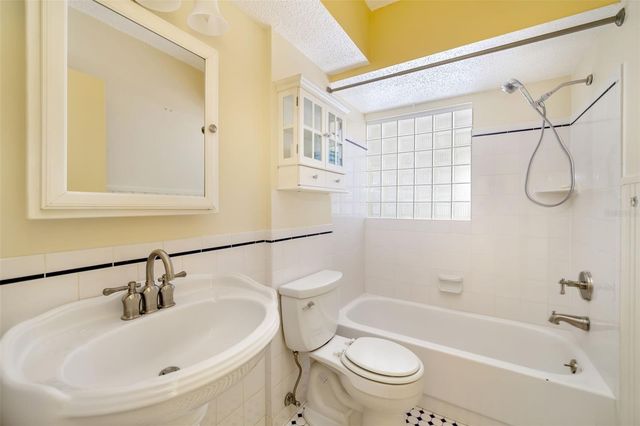 803 PLUM TREE LANE, Sarasota, FL 34243