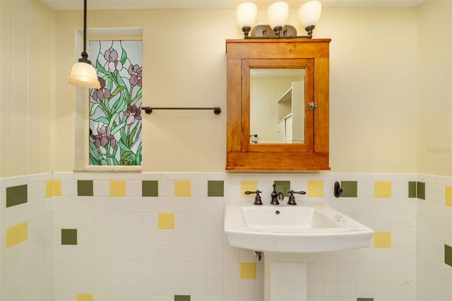 803 PLUM TREE LANE, Sarasota, FL 34243