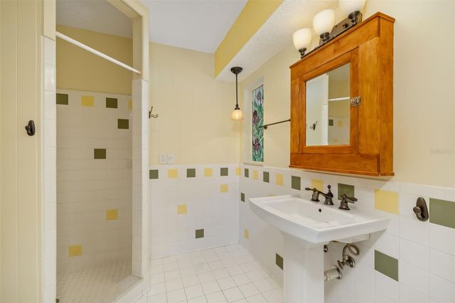 803 PLUM TREE LANE, Sarasota, FL 34243