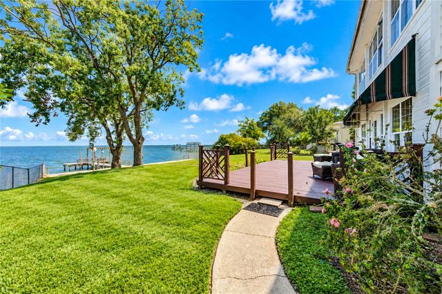 3111 Fondren Street, La Porte, TX 77571