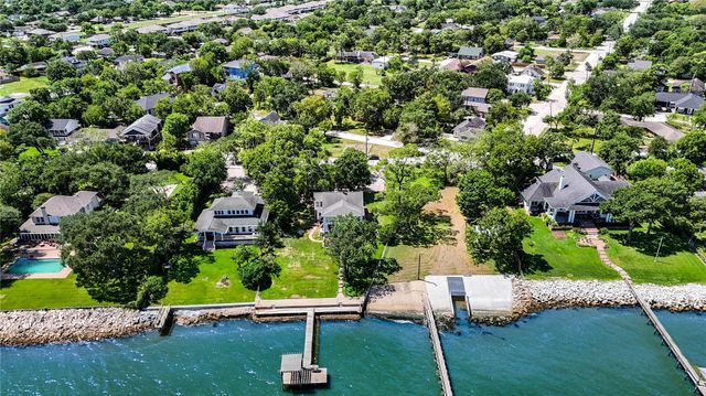 3111 Fondren Street, La Porte, TX 77571