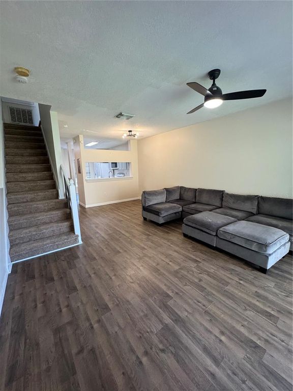 Image 8 of property listing at 1315 STANDRIDGE DRIVE, Wesley Chapel, FL 33543