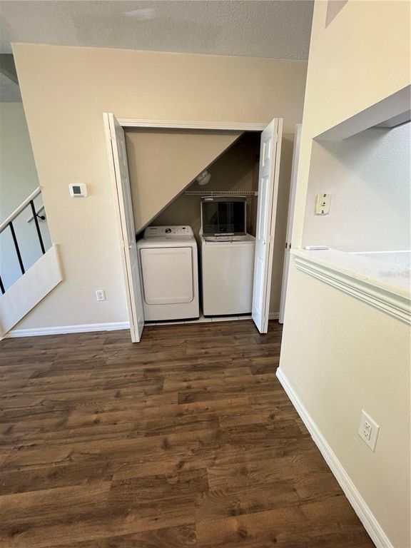 Image 9 of property listing at 1315 STANDRIDGE DRIVE, Wesley Chapel, FL 33543