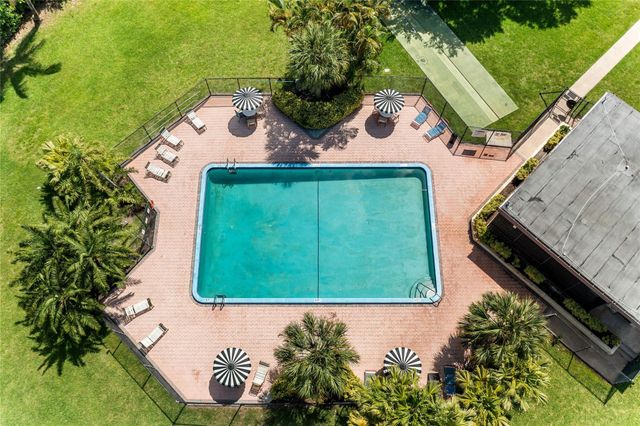 9355 SW 8th Street 110, Boca Raton, FL 33428