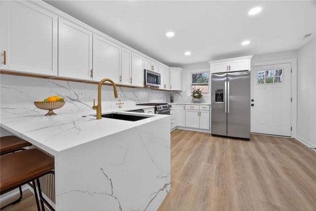 1215 E South Avenue, Independence, MO 64050