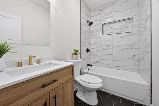 1215 E South Avenue, Independence, MO 64050