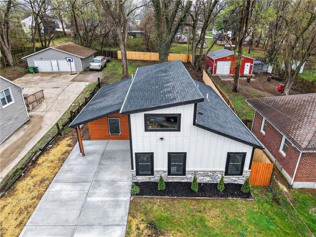 1215 E South Avenue, Independence, MO 64050