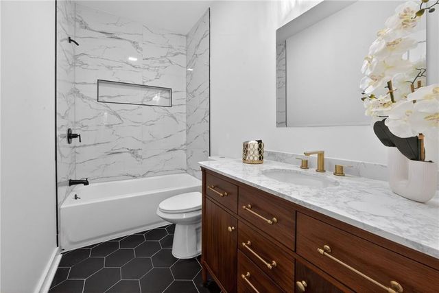 1215 E South Avenue, Independence, MO 64050