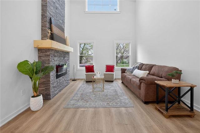 1215 E South Avenue, Independence, MO 64050