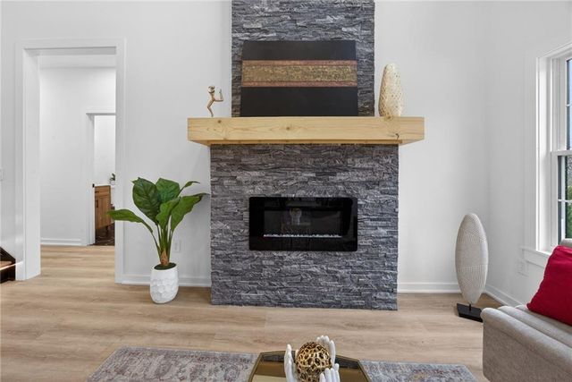 1215 E South Avenue, Independence, MO 64050