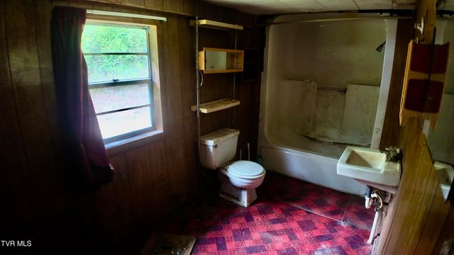 289 Early Branch Road, Rogersville, TN 37857