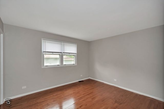 8348 Adbeth Avenue, Woodridge, IL 60517