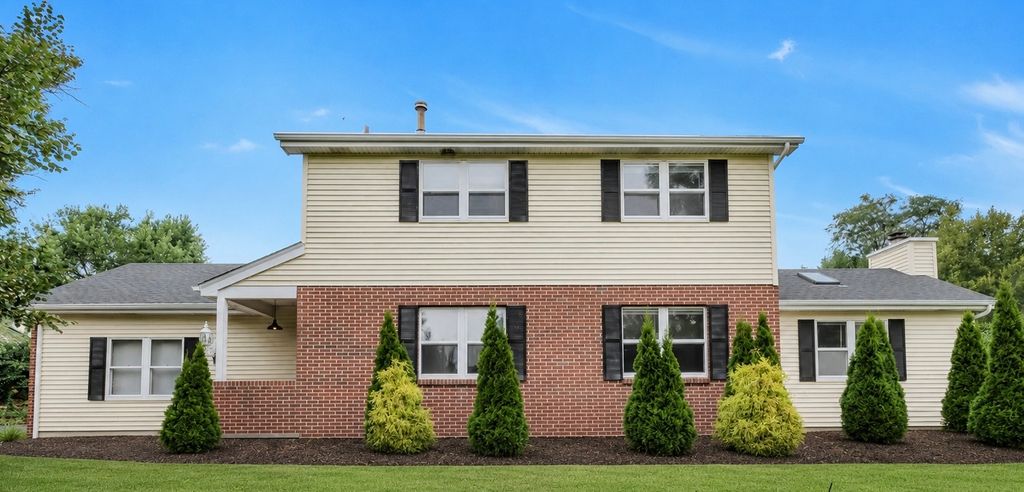 8348 Adbeth Avenue, Woodridge, IL 60517