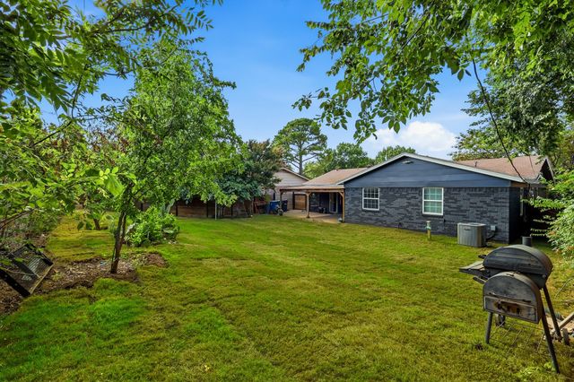 450 Price Drive, Lewisville, TX 75067