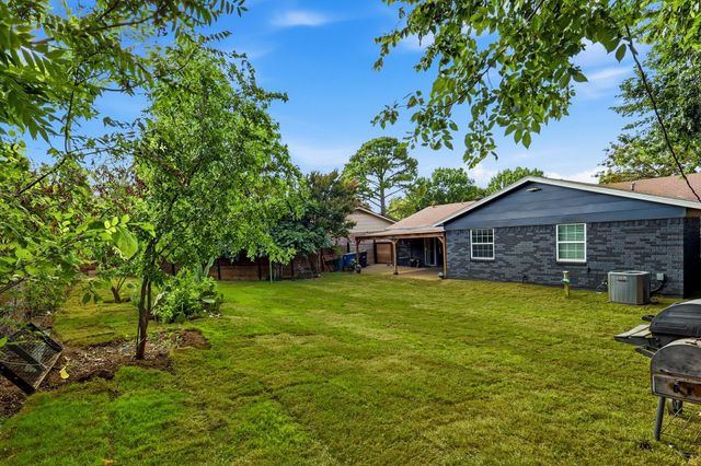 450 Price Drive, Lewisville, TX 75067