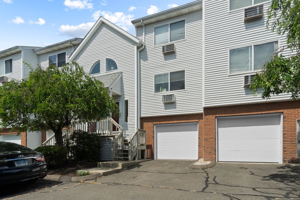 925 Oronoke Road 14F, Waterbury, CT 06708